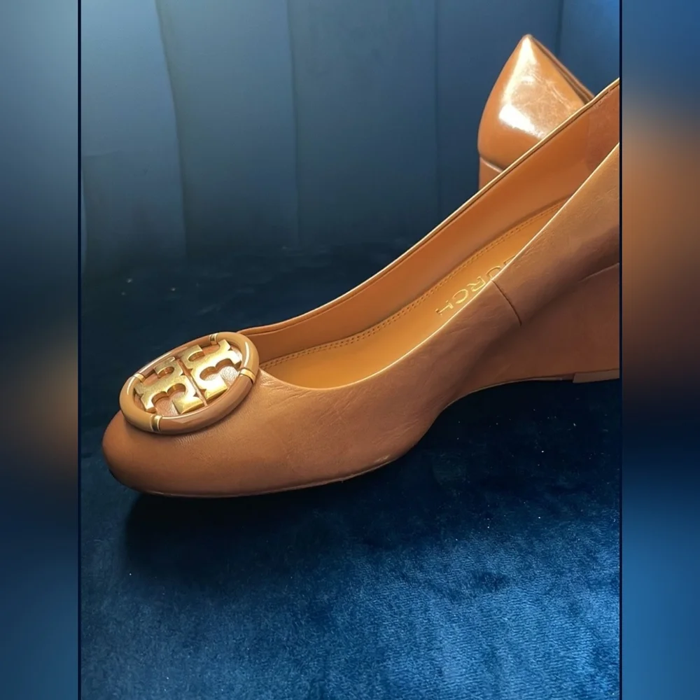 Tory Burch Designer Tan Wedge Heel pumps size 9_4